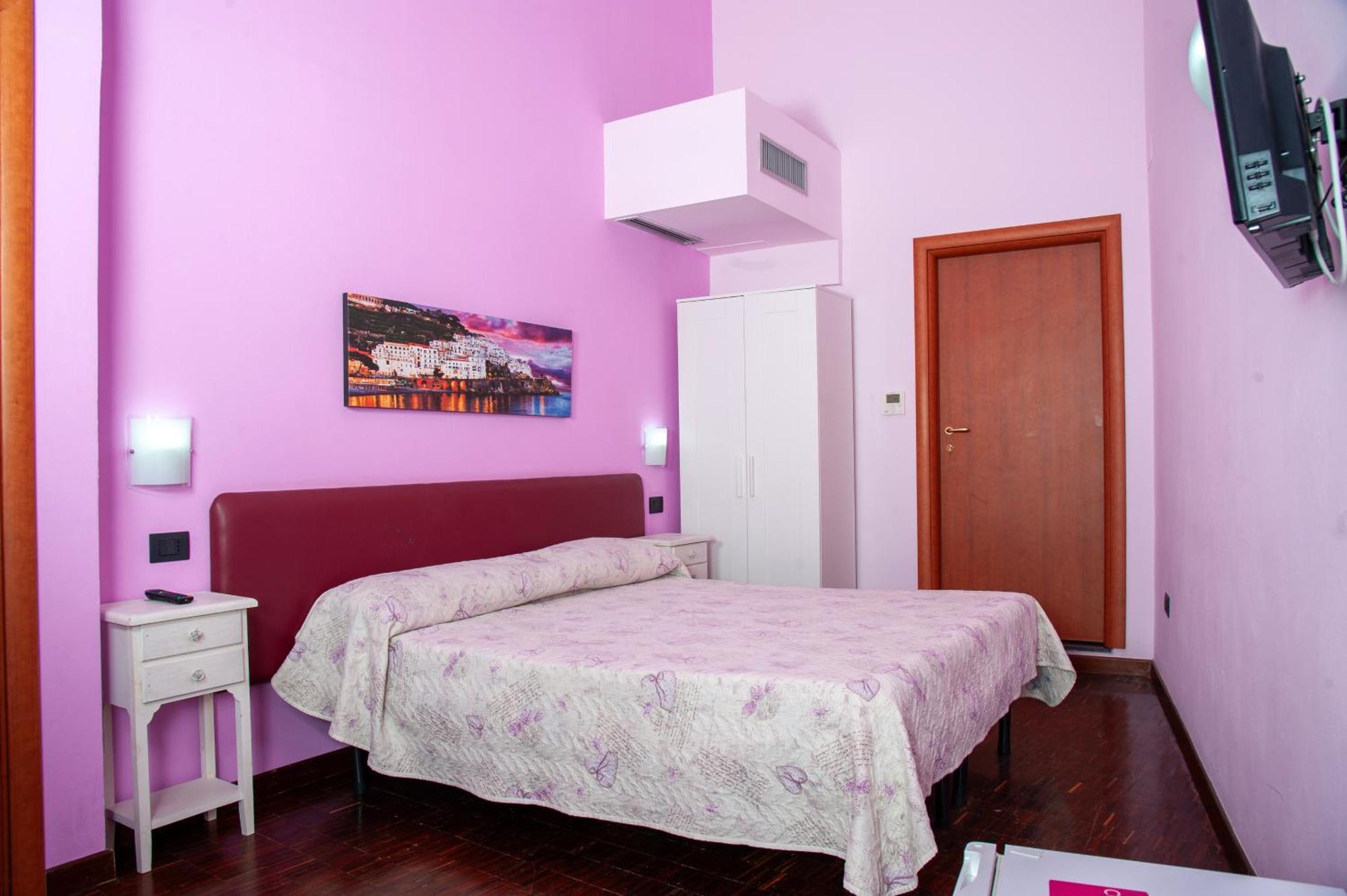 Palazzo Carafa Della Spina And Alojamento de Acomodação e Pequeno-almoço 3*
