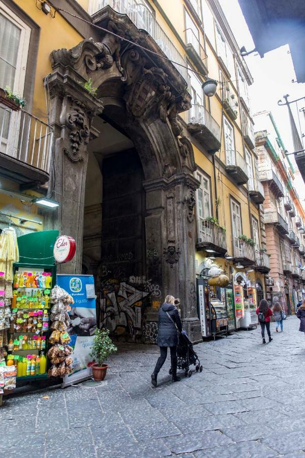 Palazzo Carafa Della Spina And 3* Nápoles